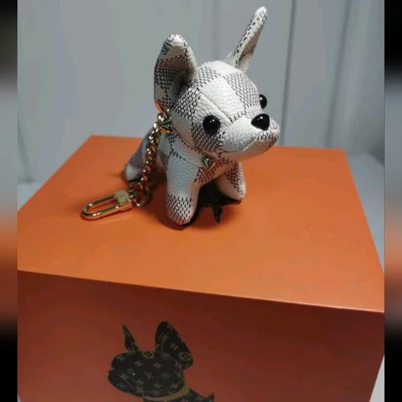 🆕️Luxury 🐕 White Doggie Damier azur Style Leather Novelty Keychain / Bag Charm - Picture 12 of 16
